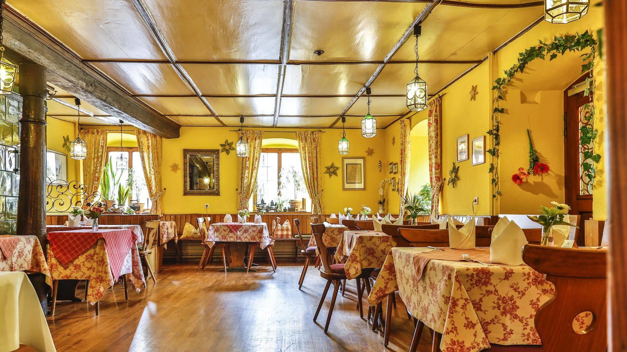 Hotel-Restaurant Zum Ochsen Schallstadt Luaran gambar
