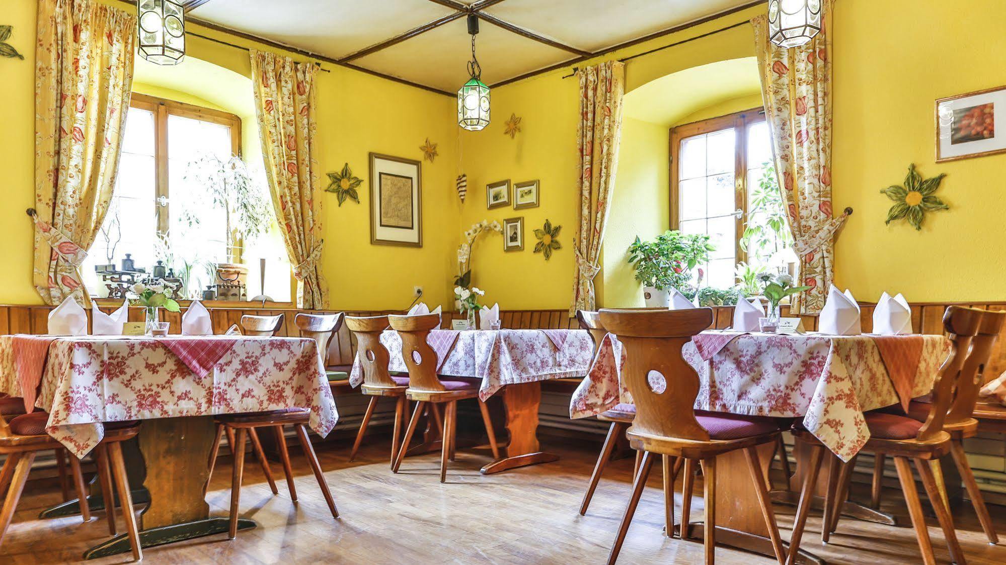 Hotel-Restaurant Zum Ochsen Schallstadt Luaran gambar